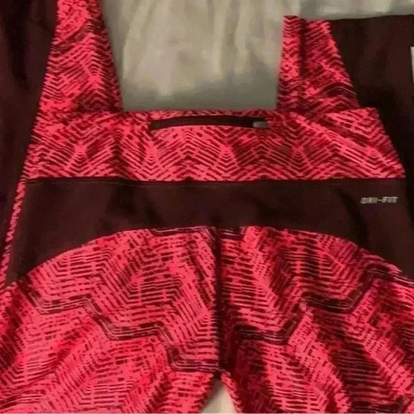 NWOT PINK NIKE DRI FIT SPANDEX LEGGING CAPRIS WITH POCKET - Picture 4 of 4